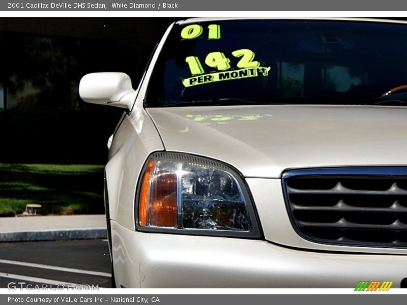 White Diamond / Black 2001 Cadillac DeVille DHS Sedan