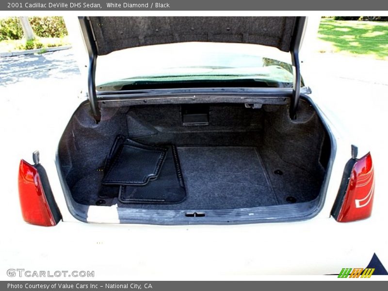 White Diamond / Black 2001 Cadillac DeVille DHS Sedan