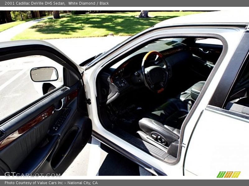 White Diamond / Black 2001 Cadillac DeVille DHS Sedan