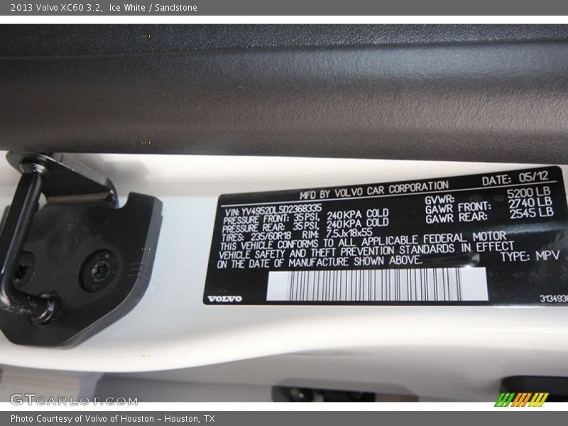 Ice White / Sandstone 2013 Volvo XC60 3.2