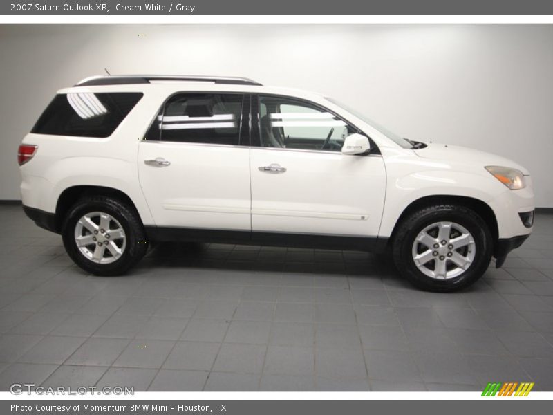 Cream White / Gray 2007 Saturn Outlook XR