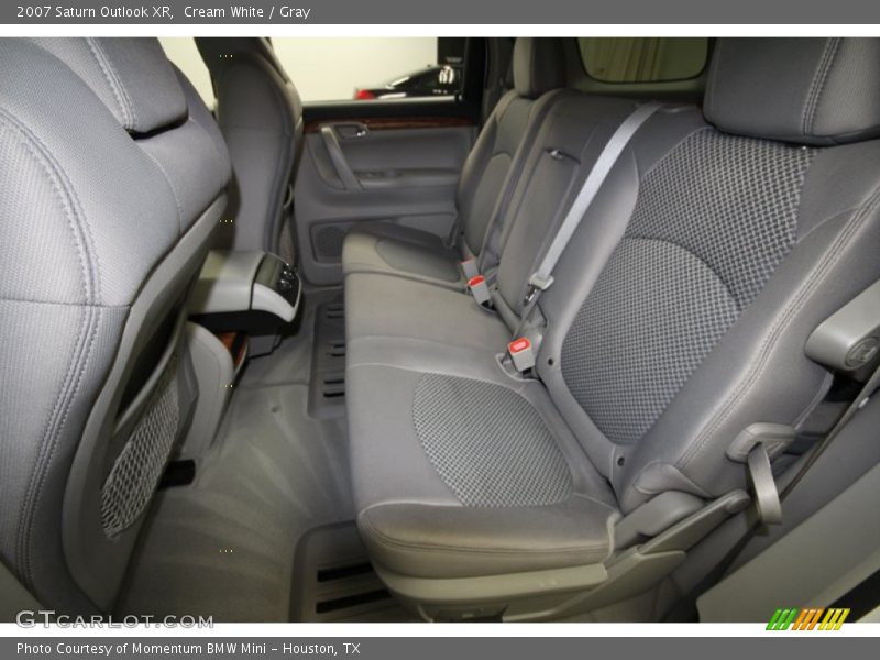 Cream White / Gray 2007 Saturn Outlook XR