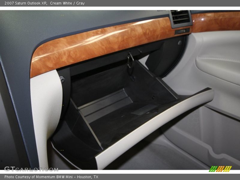 Cream White / Gray 2007 Saturn Outlook XR