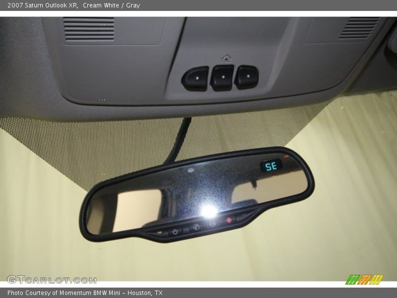 Cream White / Gray 2007 Saturn Outlook XR
