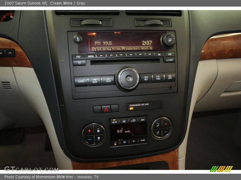 Cream White / Gray 2007 Saturn Outlook XR