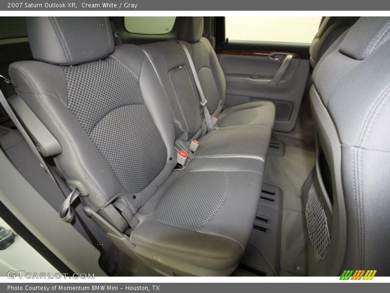Cream White / Gray 2007 Saturn Outlook XR