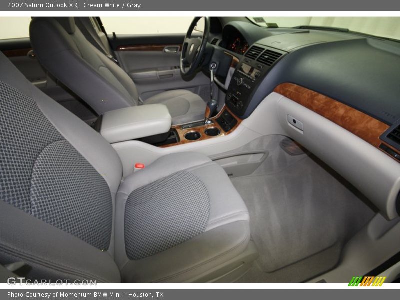 Cream White / Gray 2007 Saturn Outlook XR