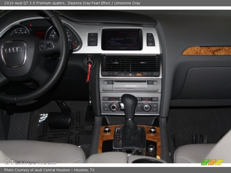 Daytona Gray Pearl Effect / Limestone Gray 2010 Audi Q7 3.6 Premium quattro