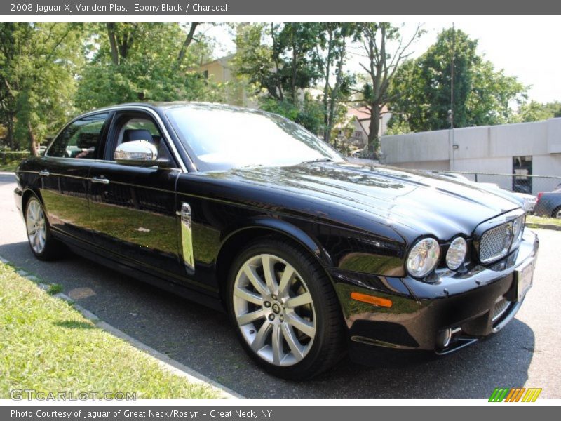 Front 3/4 View of 2008 XJ Vanden Plas