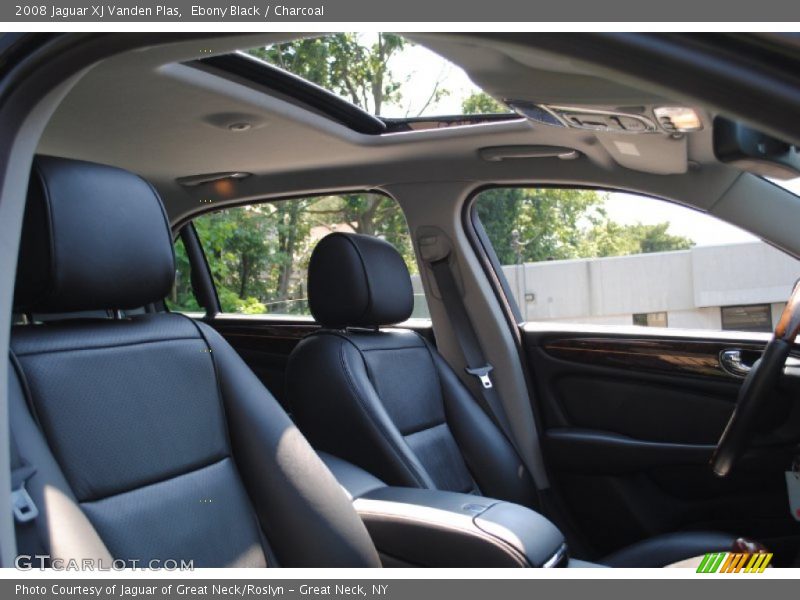 Sunroof of 2008 XJ Vanden Plas