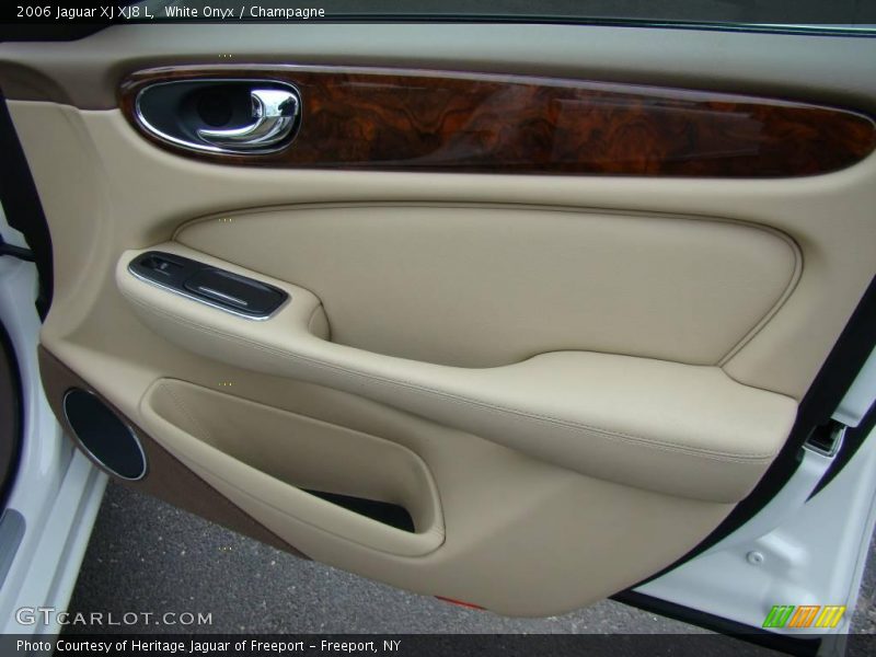 White Onyx / Champagne 2006 Jaguar XJ XJ8 L