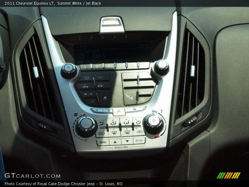 Summit White / Jet Black 2011 Chevrolet Equinox LT