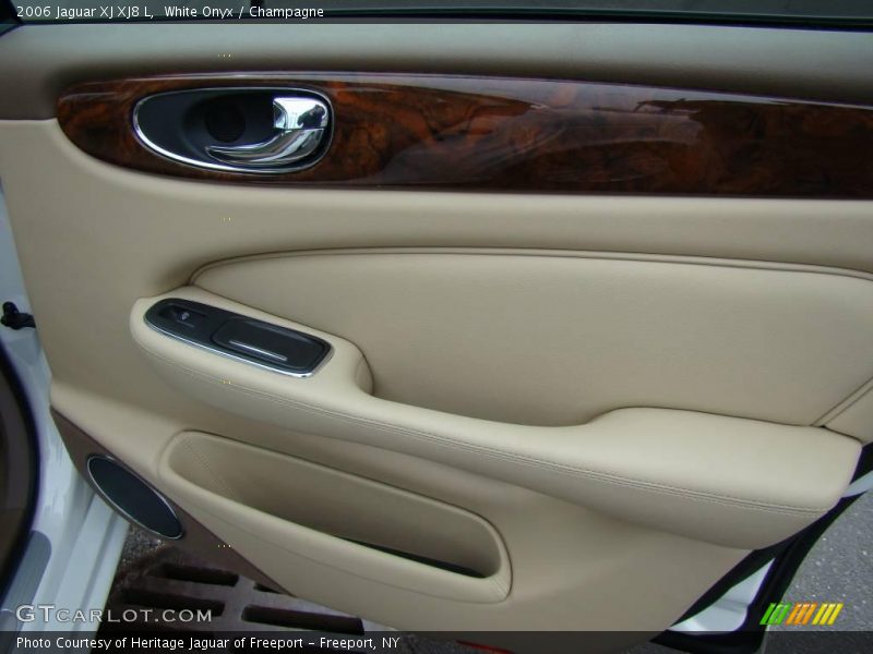 White Onyx / Champagne 2006 Jaguar XJ XJ8 L