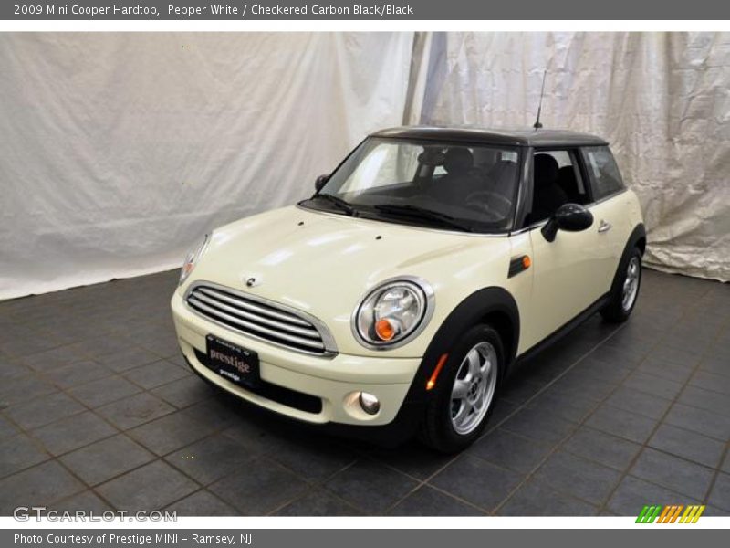 Pepper White / Checkered Carbon Black/Black 2009 Mini Cooper Hardtop