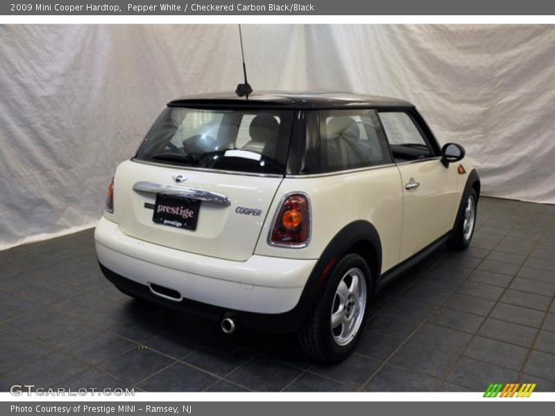 Pepper White / Checkered Carbon Black/Black 2009 Mini Cooper Hardtop