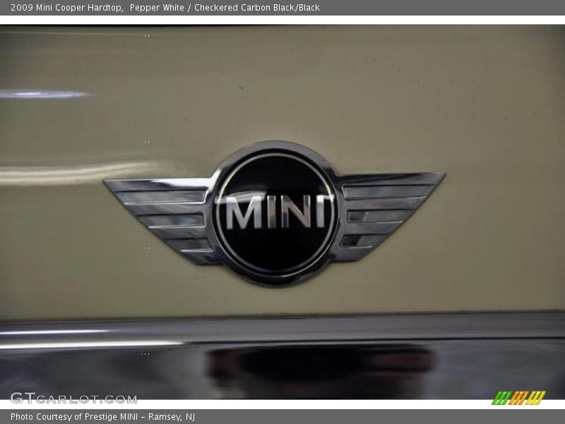 Pepper White / Checkered Carbon Black/Black 2009 Mini Cooper Hardtop