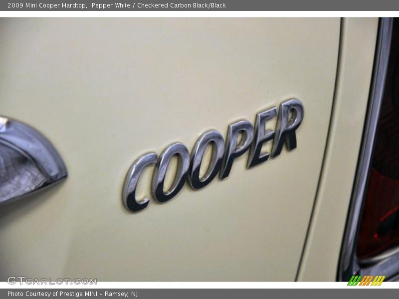Pepper White / Checkered Carbon Black/Black 2009 Mini Cooper Hardtop