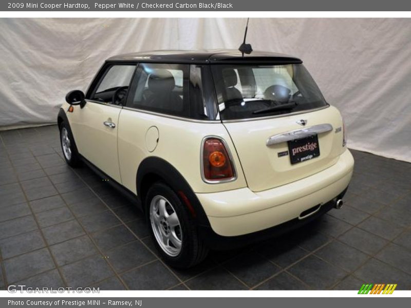 Pepper White / Checkered Carbon Black/Black 2009 Mini Cooper Hardtop