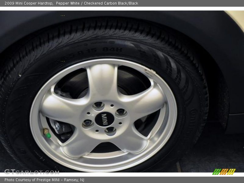 Pepper White / Checkered Carbon Black/Black 2009 Mini Cooper Hardtop