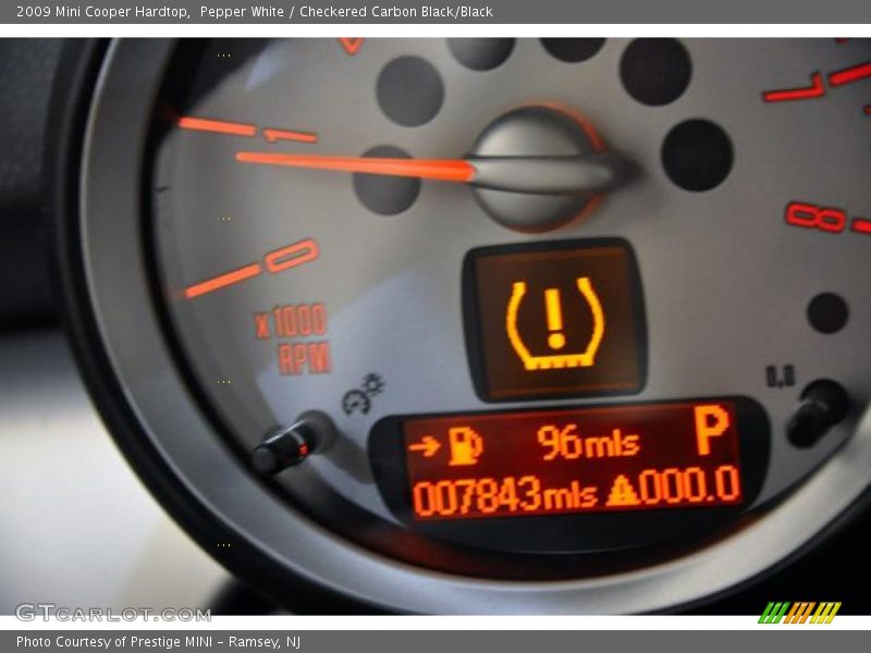 Pepper White / Checkered Carbon Black/Black 2009 Mini Cooper Hardtop