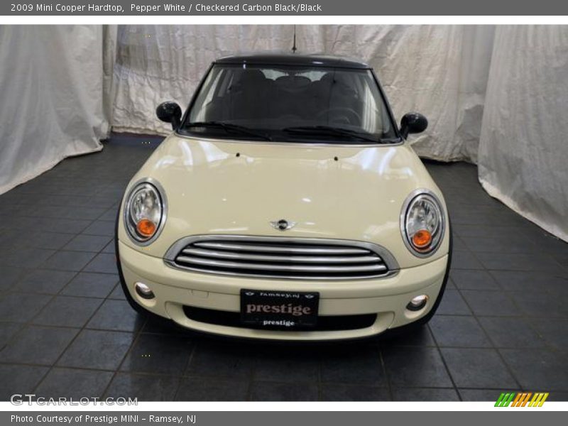 Pepper White / Checkered Carbon Black/Black 2009 Mini Cooper Hardtop
