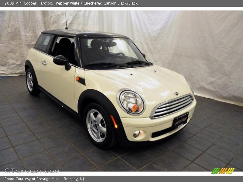 Pepper White / Checkered Carbon Black/Black 2009 Mini Cooper Hardtop