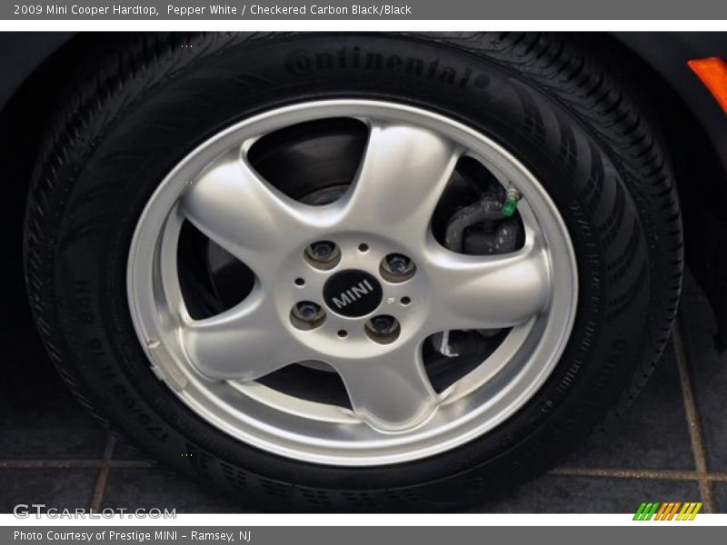 Pepper White / Checkered Carbon Black/Black 2009 Mini Cooper Hardtop