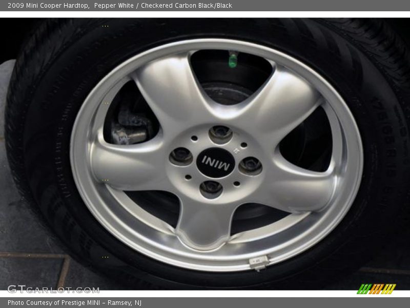 Pepper White / Checkered Carbon Black/Black 2009 Mini Cooper Hardtop