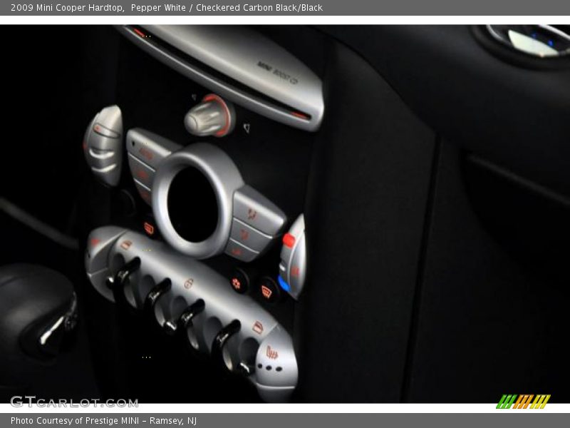Pepper White / Checkered Carbon Black/Black 2009 Mini Cooper Hardtop