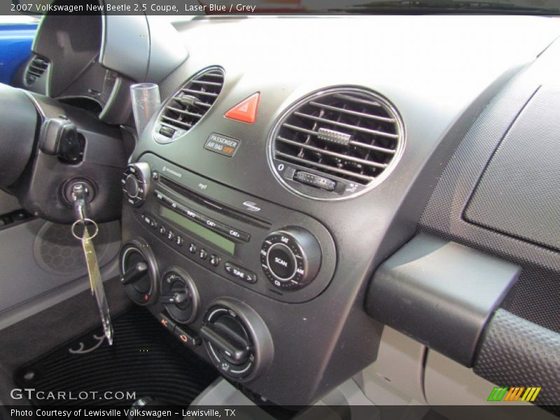 Controls of 2007 New Beetle 2.5 Coupe
