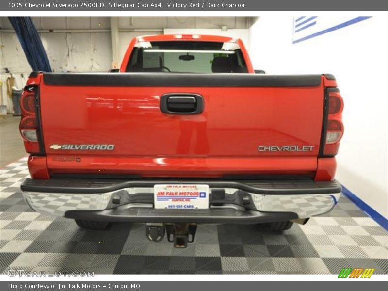 Victory Red / Dark Charcoal 2005 Chevrolet Silverado 2500HD LS Regular Cab 4x4