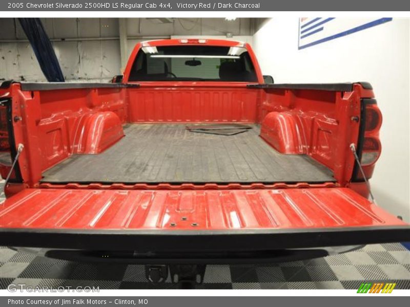 Victory Red / Dark Charcoal 2005 Chevrolet Silverado 2500HD LS Regular Cab 4x4