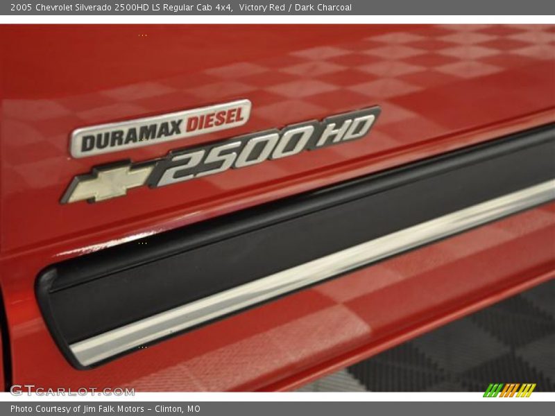Victory Red / Dark Charcoal 2005 Chevrolet Silverado 2500HD LS Regular Cab 4x4