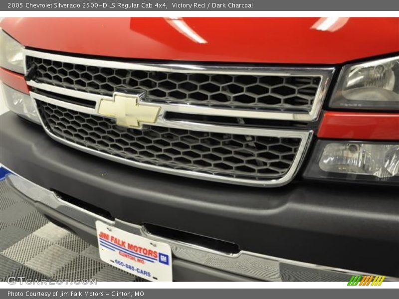 Victory Red / Dark Charcoal 2005 Chevrolet Silverado 2500HD LS Regular Cab 4x4