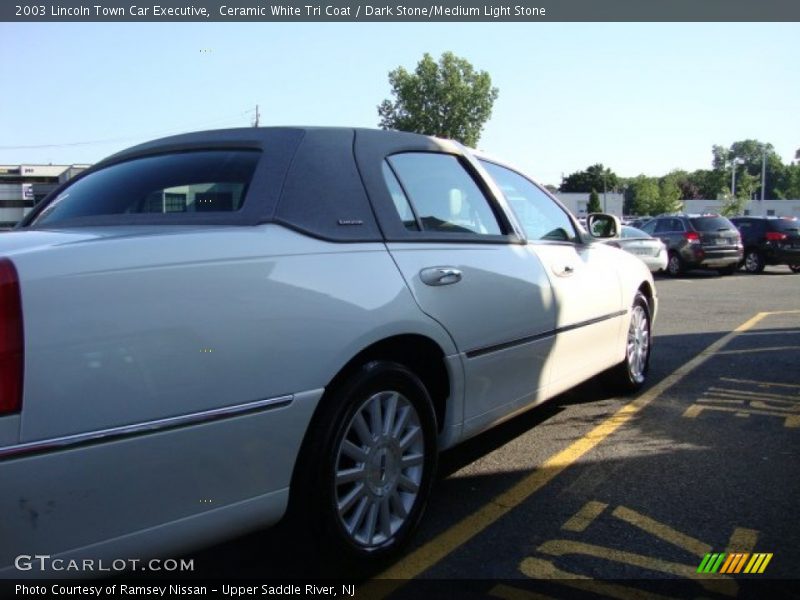 Ceramic White Tri Coat / Dark Stone/Medium Light Stone 2003 Lincoln Town Car Executive