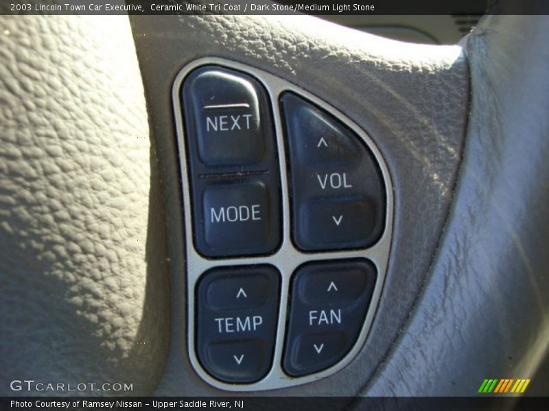 Controls of 2003 Town Car Executive