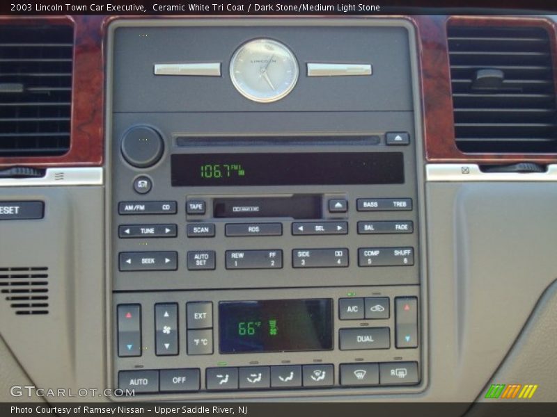 Controls of 2003 Town Car Executive