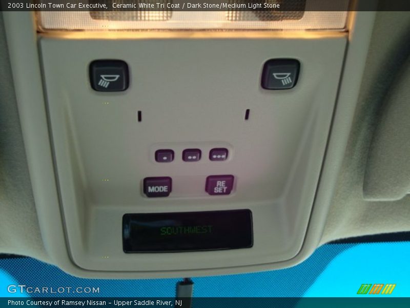 Controls of 2003 Town Car Executive