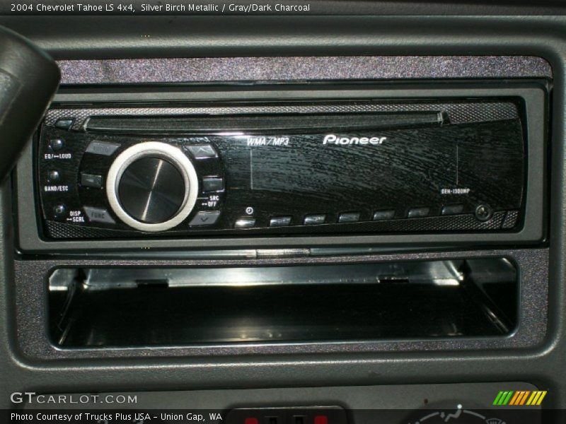 Silver Birch Metallic / Gray/Dark Charcoal 2004 Chevrolet Tahoe LS 4x4