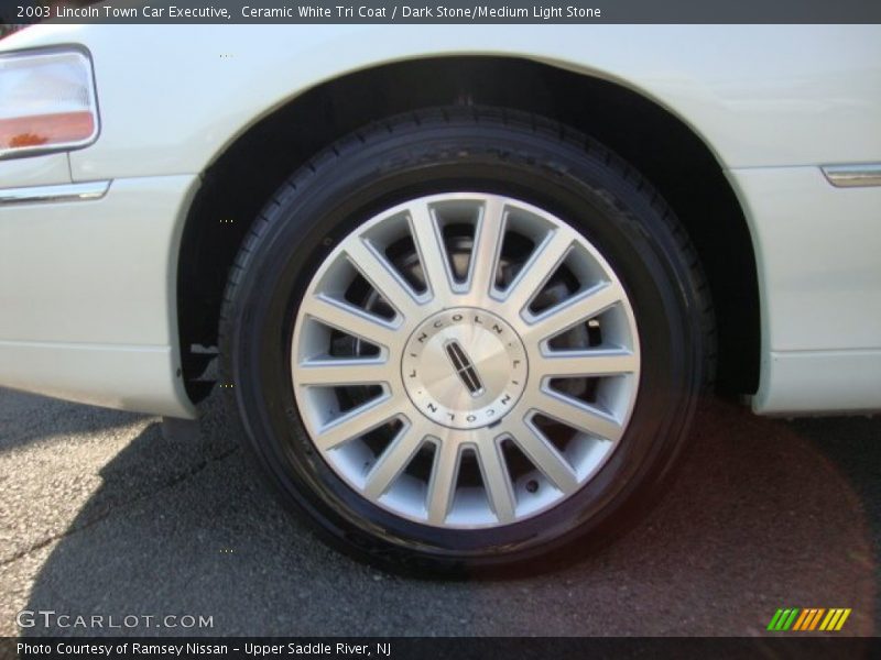  2003 Town Car Executive Wheel