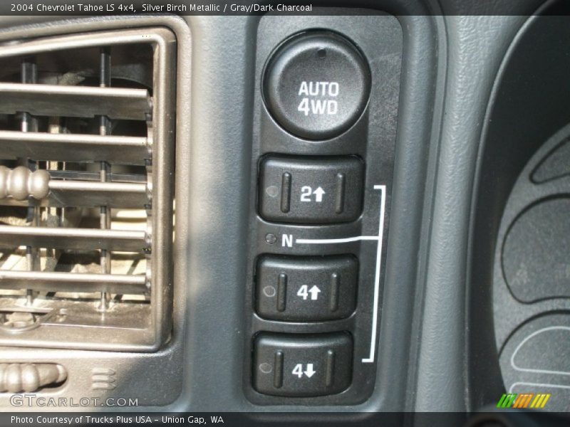 Silver Birch Metallic / Gray/Dark Charcoal 2004 Chevrolet Tahoe LS 4x4