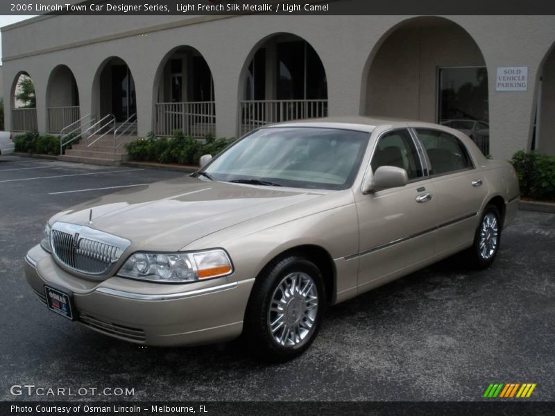 Light French Silk Metallic / Light Camel 2006 Lincoln Town Car Designer Series