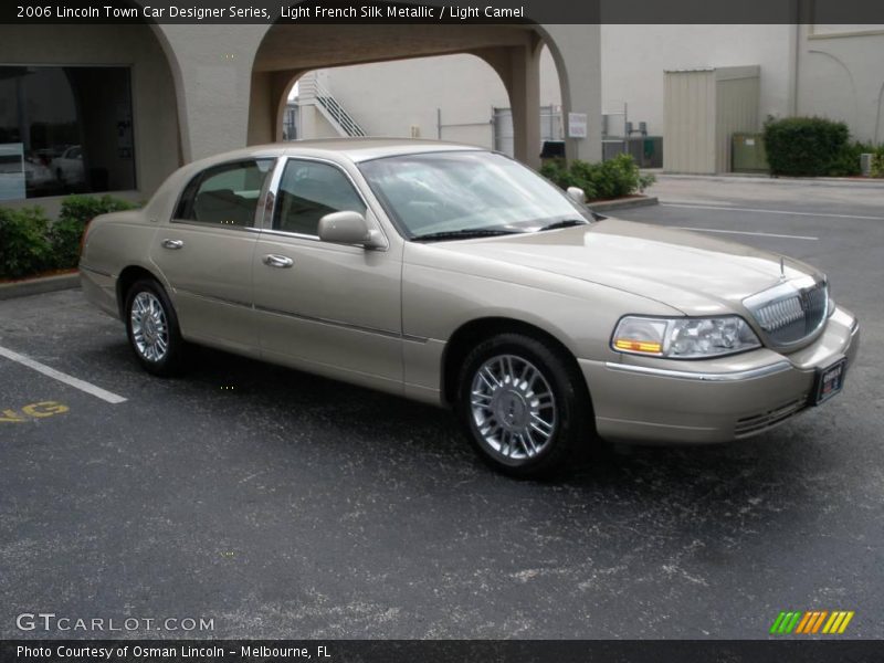 Light French Silk Metallic / Light Camel 2006 Lincoln Town Car Designer Series