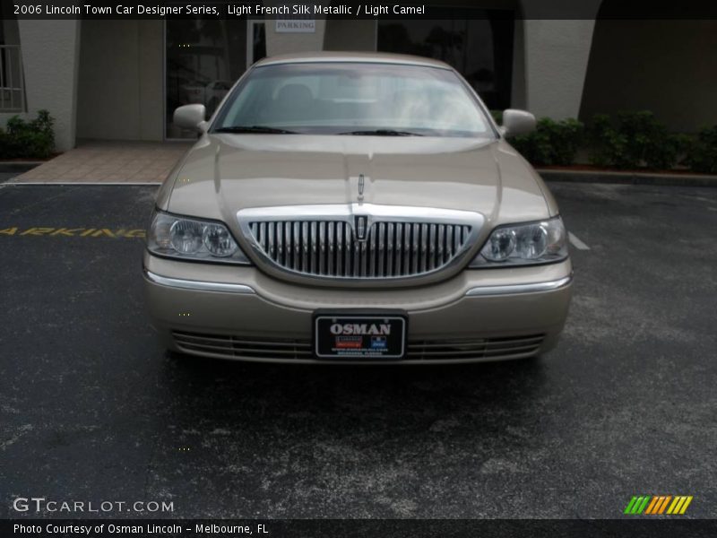 Light French Silk Metallic / Light Camel 2006 Lincoln Town Car Designer Series