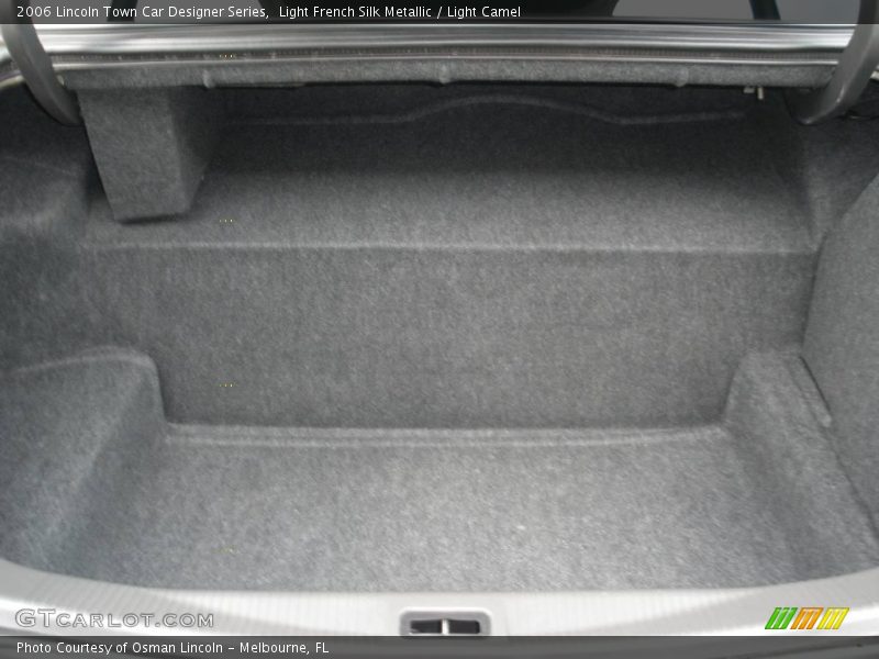 Light French Silk Metallic / Light Camel 2006 Lincoln Town Car Designer Series