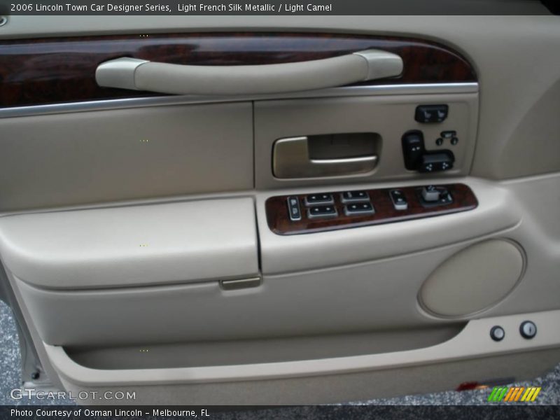 Light French Silk Metallic / Light Camel 2006 Lincoln Town Car Designer Series