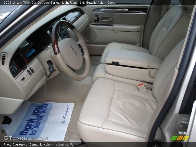 Light French Silk Metallic / Light Camel 2006 Lincoln Town Car Designer Series