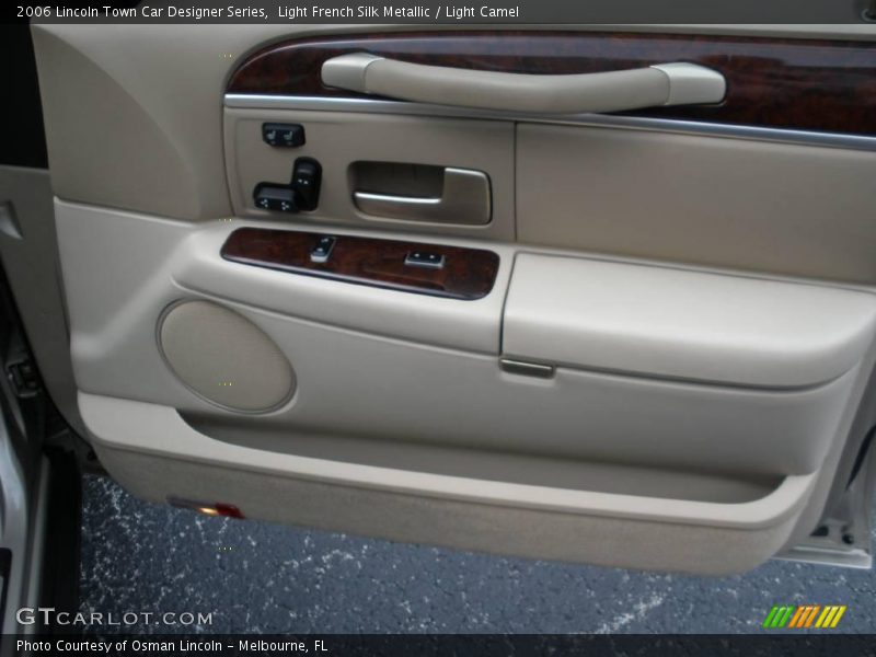 Light French Silk Metallic / Light Camel 2006 Lincoln Town Car Designer Series