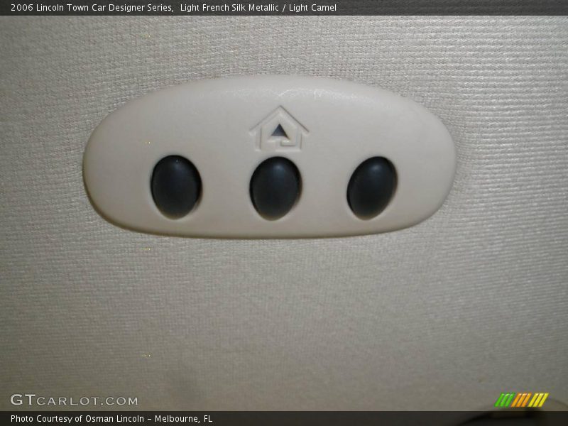 Light French Silk Metallic / Light Camel 2006 Lincoln Town Car Designer Series