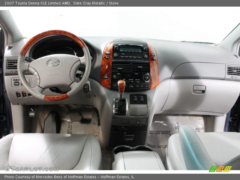 Dashboard of 2007 Sienna XLE Limited AWD